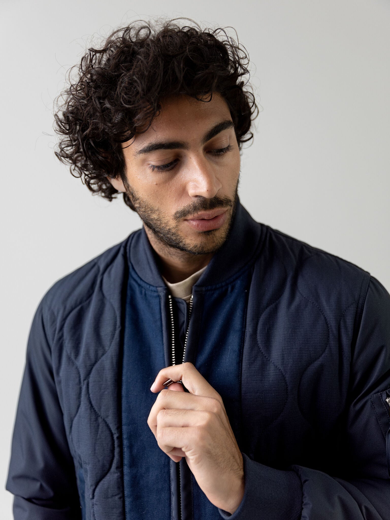 Modelshot / Navy / Detail